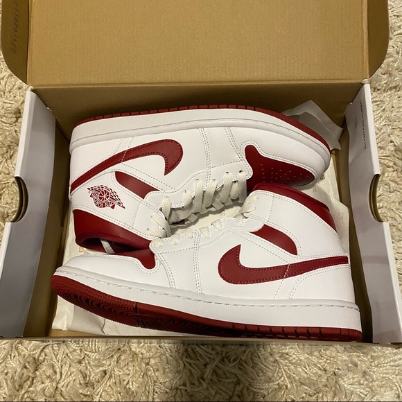 Jordan 1 Mid Reverse Chicago - Picture 2 of 2